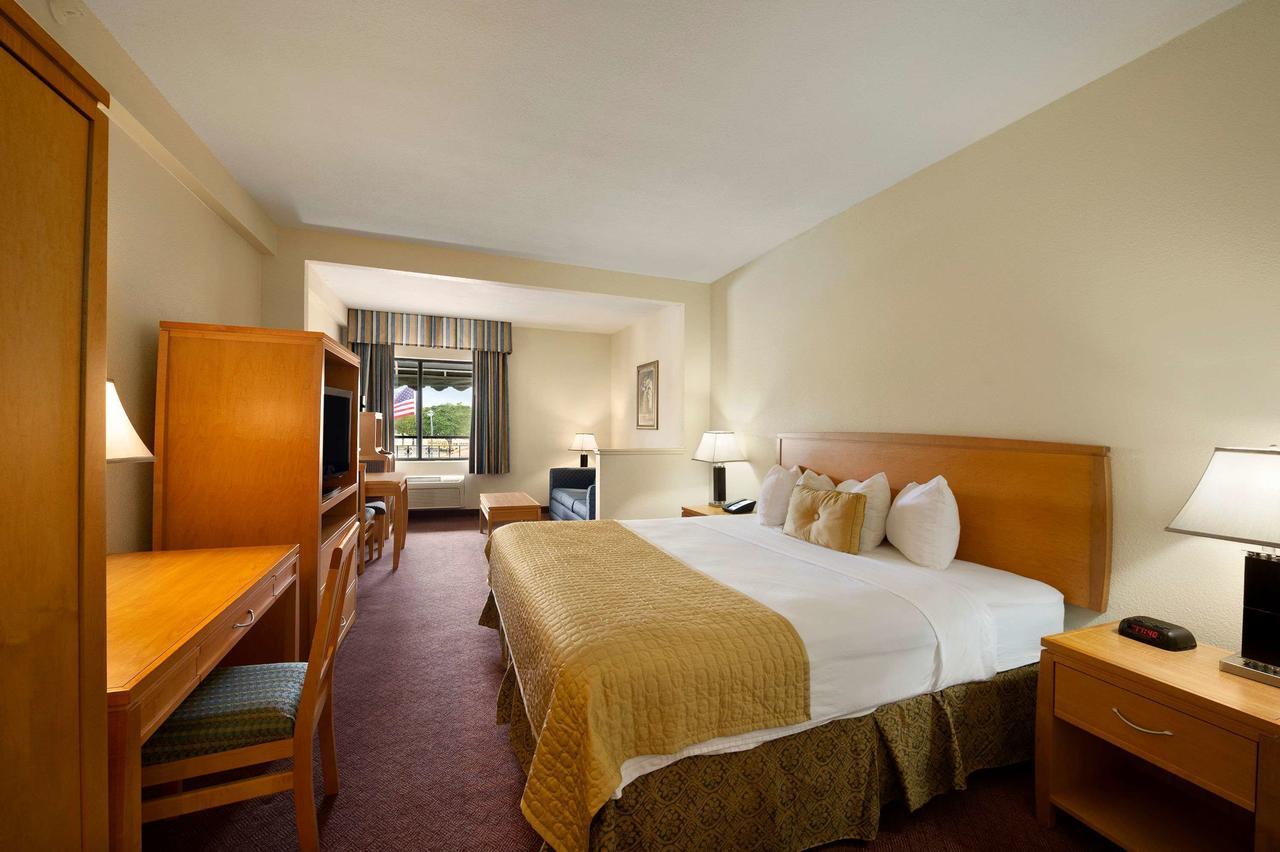 Ramada By Wyndham Kissimmee Downtown Hotel Exteriér fotografie